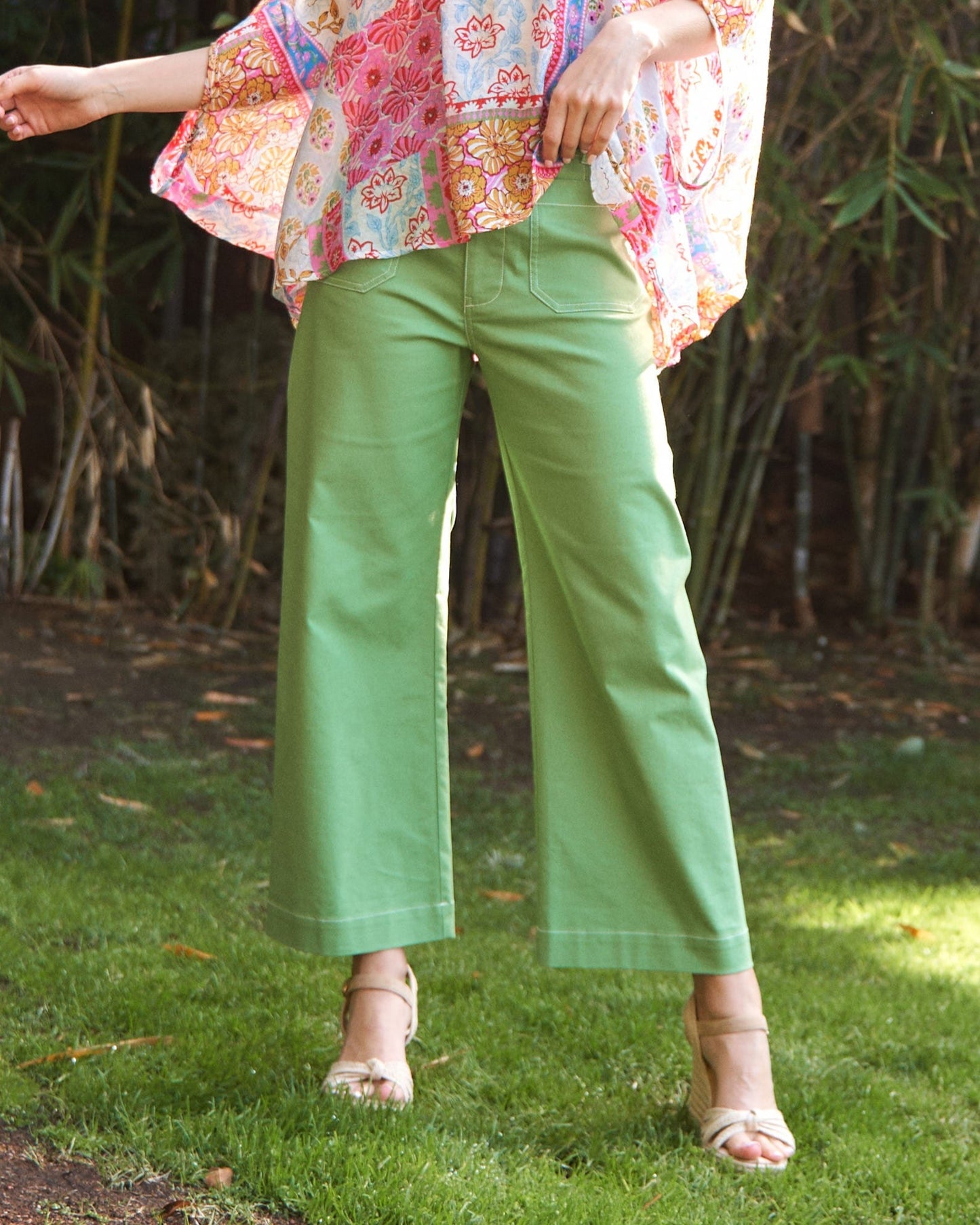 Cropped Wide Leg Pants with Contrast Stitching