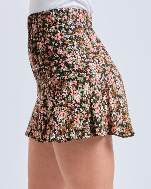 side view of model wearing floral skort