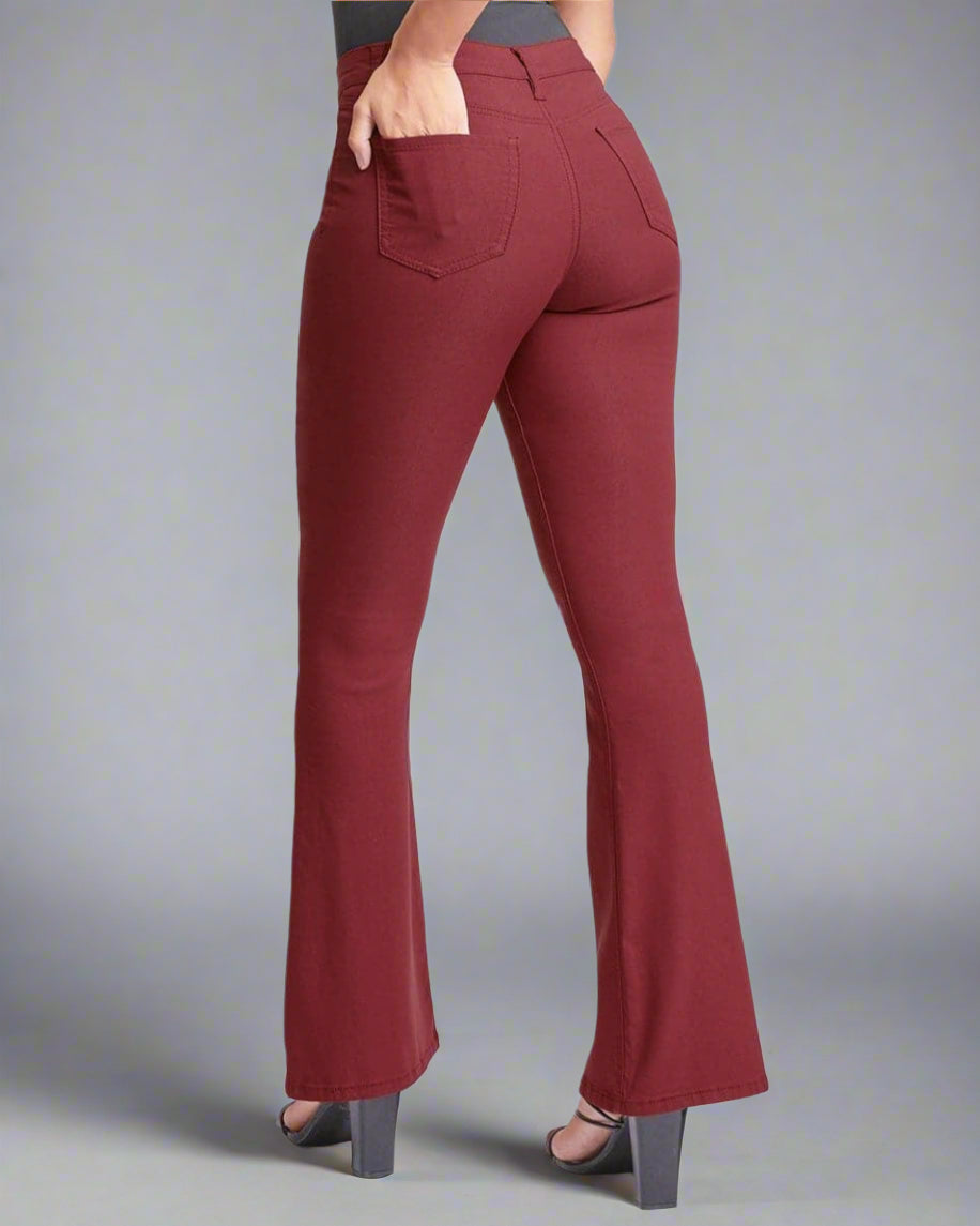  Flattering fit and seam detail on the back of high-rise pants