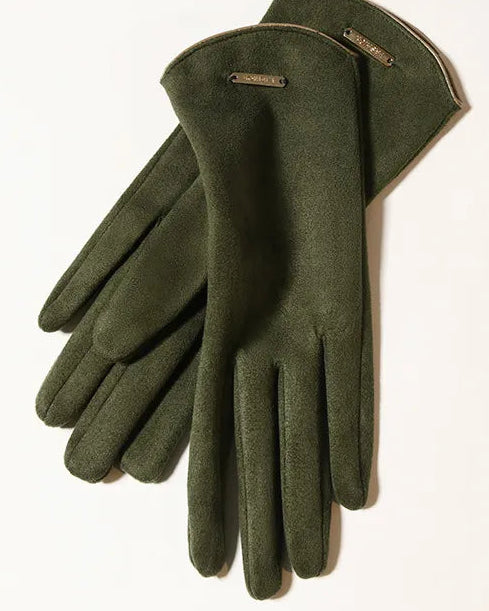 Pair of green gloves on a light beige background with 'CAIENGE' branding.